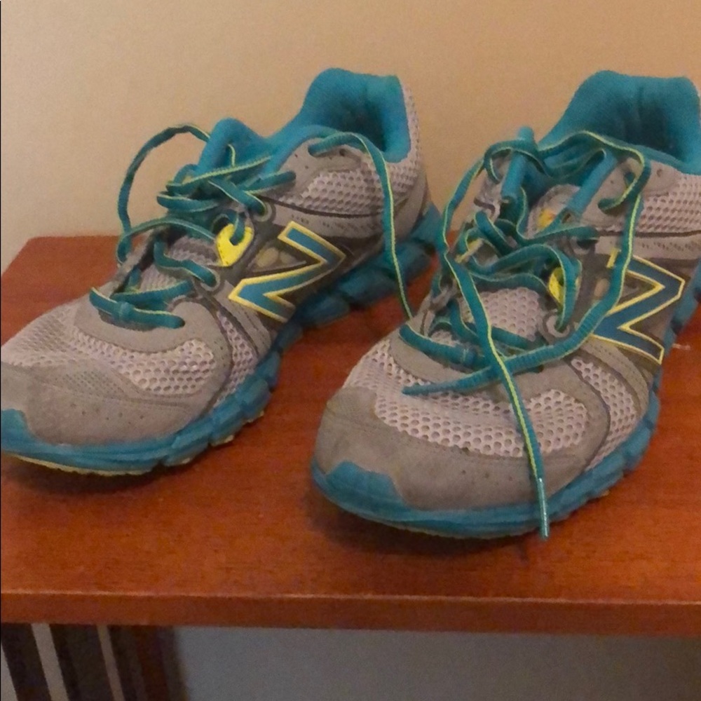 Women’s sz 10 New Balance 750